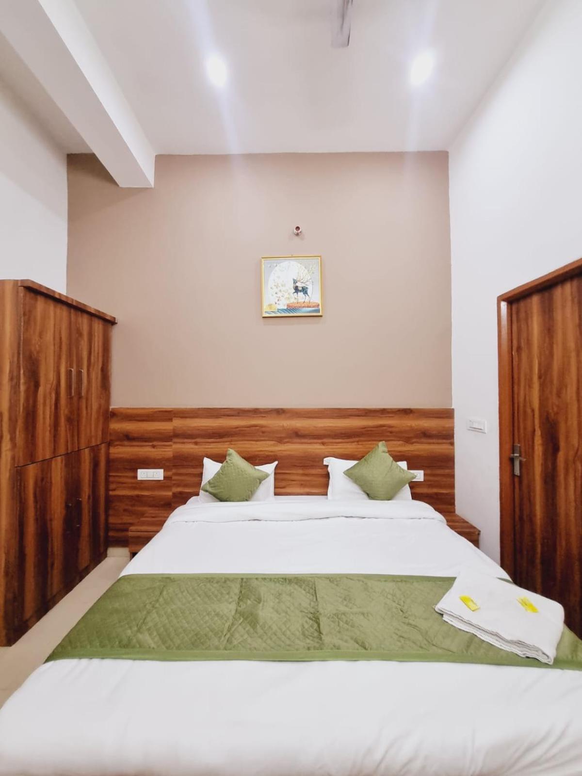 Hotel Spiritual Land - Behind Prem Mandir- By Shreemukund Vrindavan Exterior photo