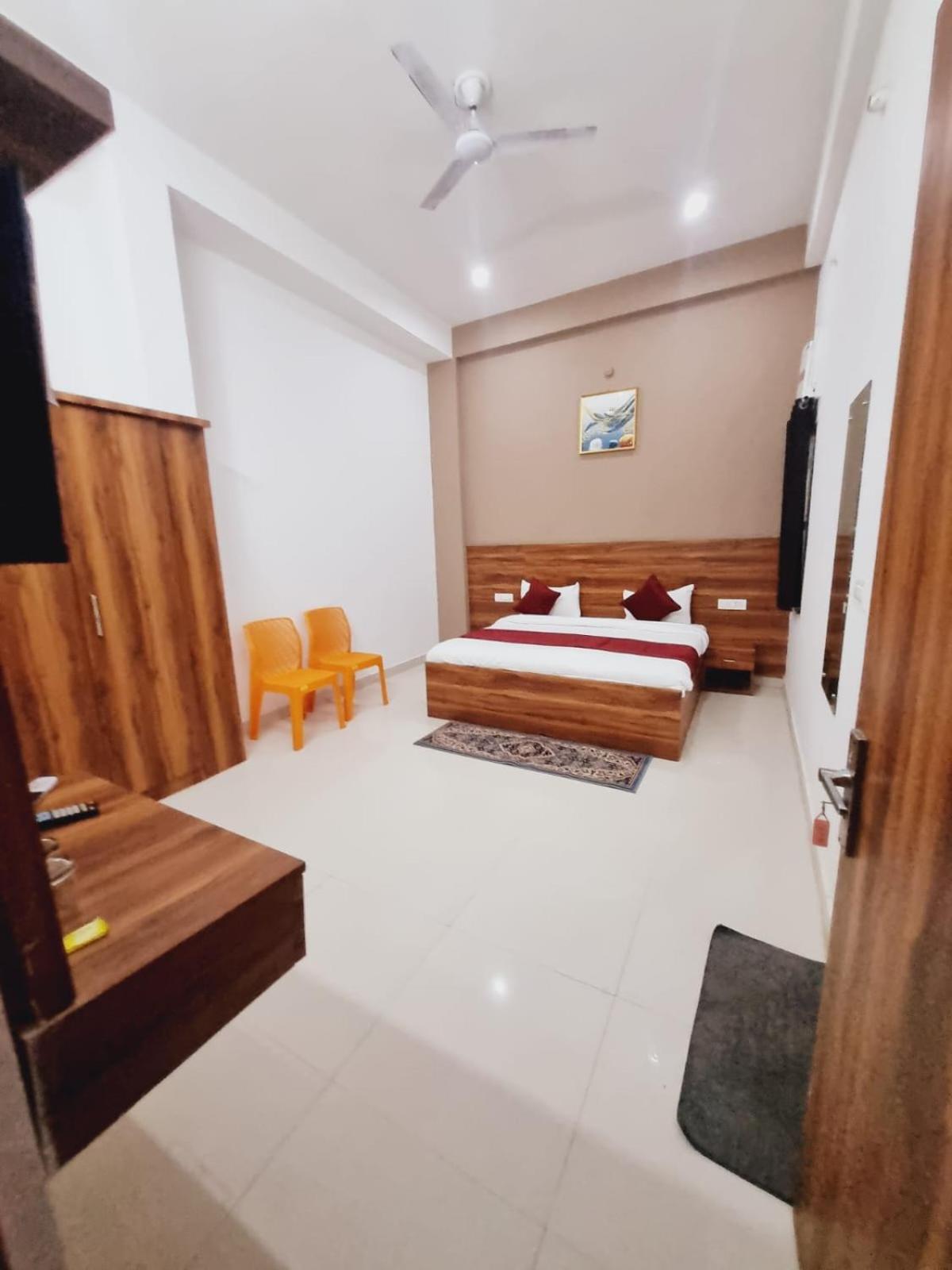 Hotel Spiritual Land - Behind Prem Mandir- By Shreemukund Vrindavan Exterior photo